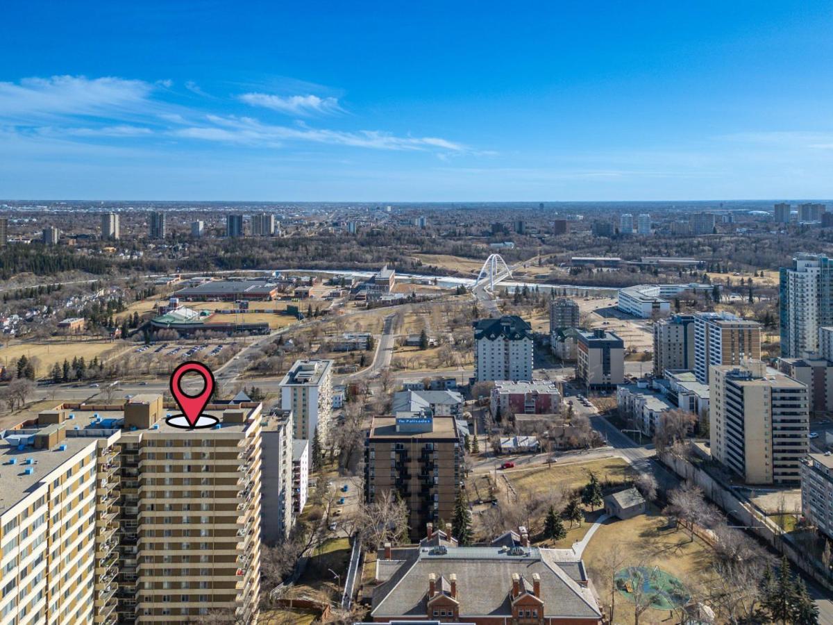 Апартаменты Prime Location Near Jasper Ave With Downtown Views, Netflix, Gym, Sauna, Sleeps 4 Эдмонтон Экстерьер фото